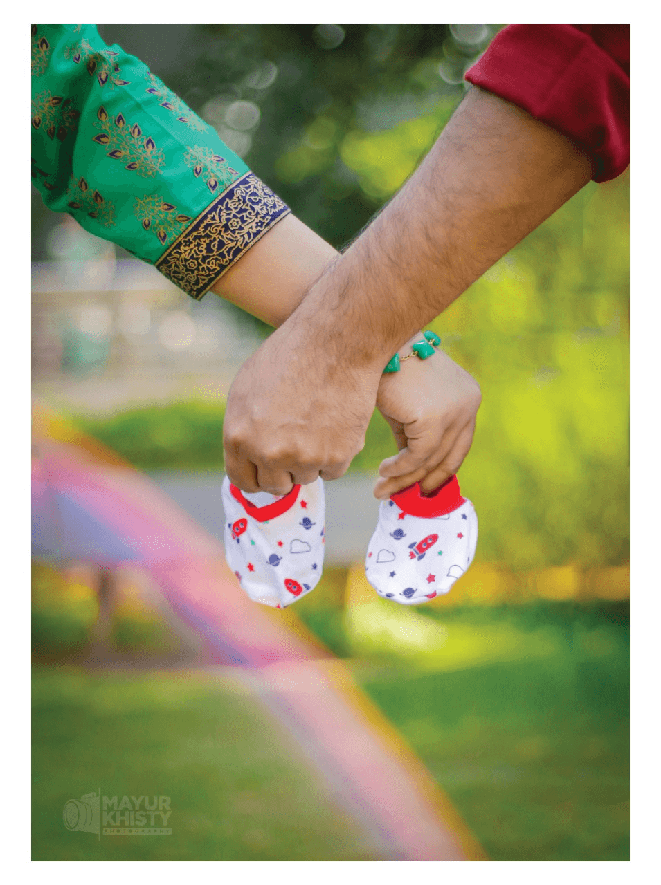 Photography Pregnant couple | Pregnancy traditional photoshoot | Photographer near me Maternity 